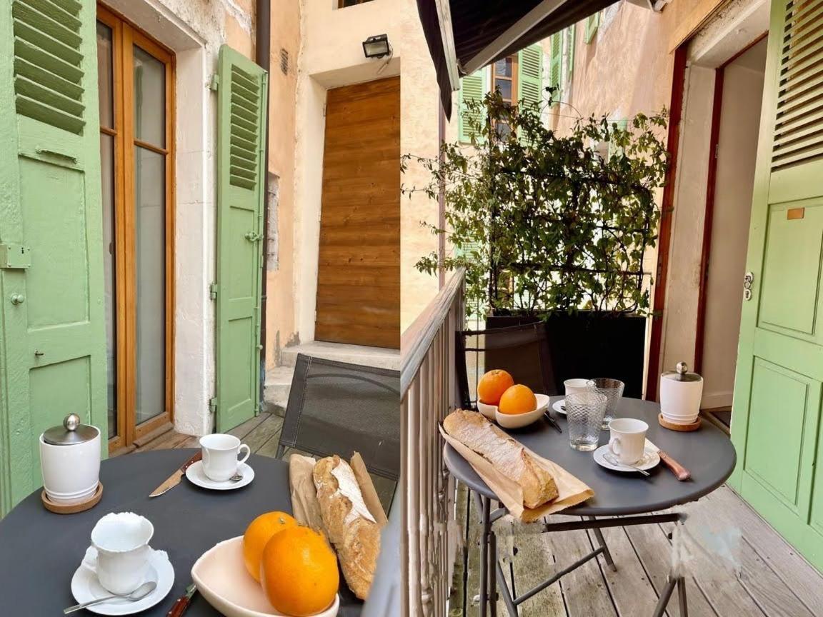 Appartement De Charme Au Coeur De La Vieille Ville Annecy Bagian luar foto